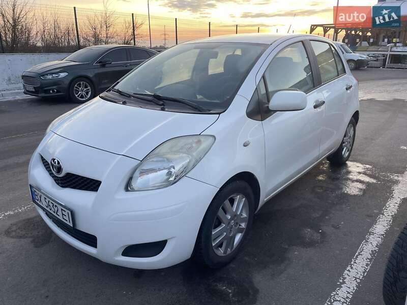 Хетчбек Toyota Yaris 2009 в Рівному