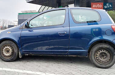 Хэтчбек Toyota Yaris 2003 в 