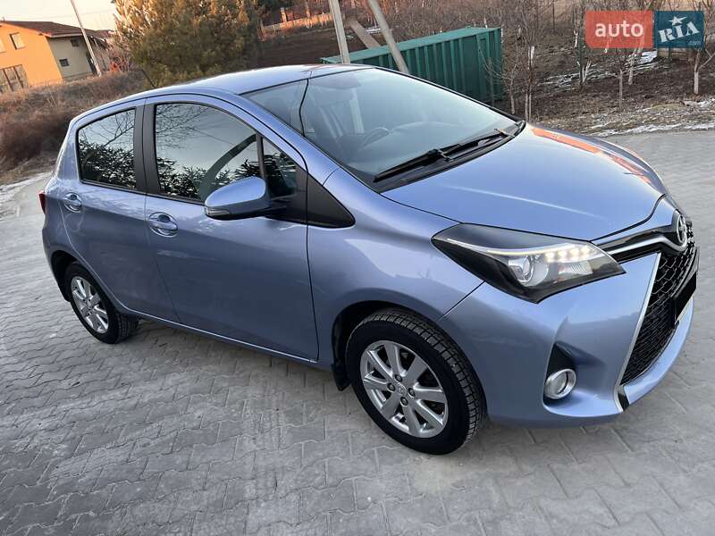Хетчбек Toyota Yaris 2016 в 
