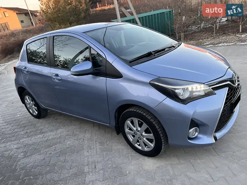 Хетчбек Toyota Yaris 2016 в 