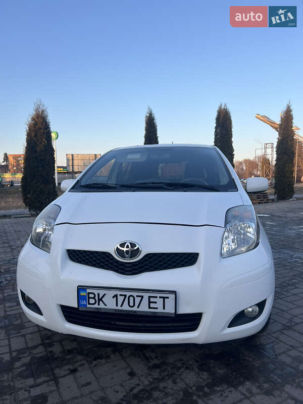 Хэтчбек Toyota Yaris 2010 в Дубно