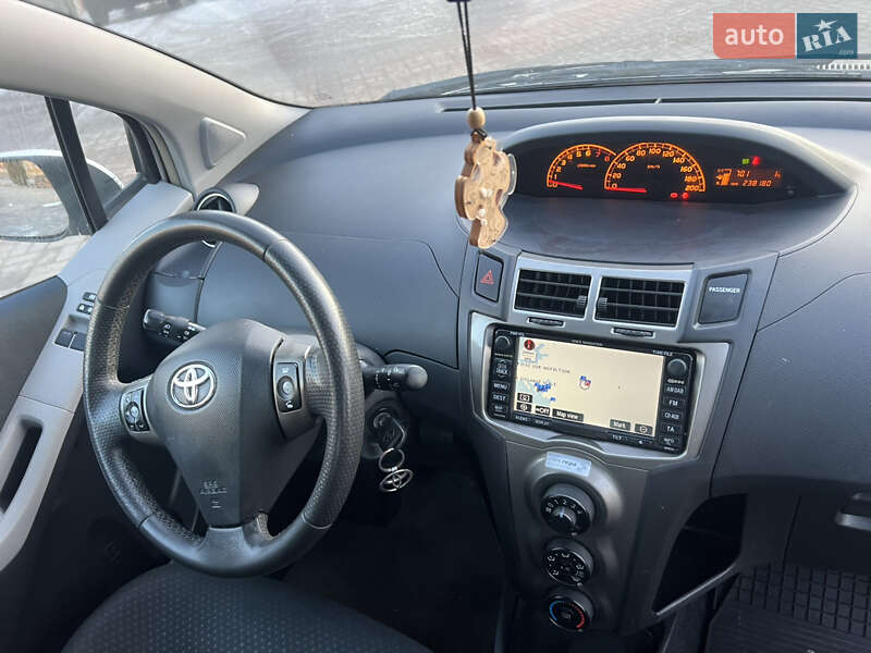 Хэтчбек Toyota Yaris 2010 в Дубно