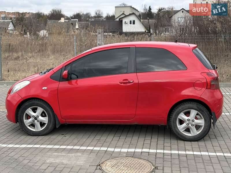 Хэтчбек Toyota Yaris 2006 в Дубно