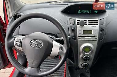 Хэтчбек Toyota Yaris 2006 в Дубно