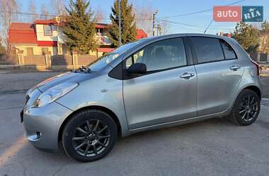 Хэтчбек Toyota Yaris 2006 в Городке