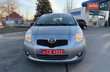 Хэтчбек Toyota Yaris 2006 в Городке