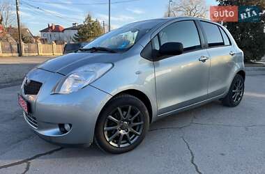 Хэтчбек Toyota Yaris 2006 в Городке