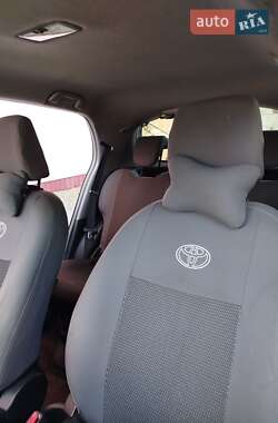 Хэтчбек Toyota Yaris 2008 в 