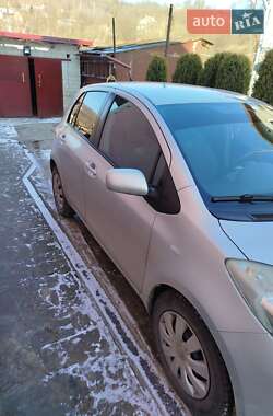 Хэтчбек Toyota Yaris 2008 в 