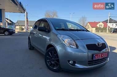 Хэтчбек Toyota Yaris 2006 в Городке