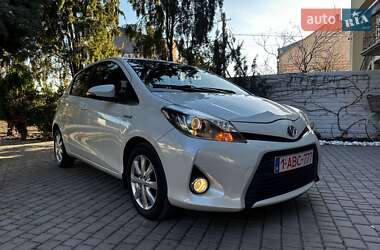 Хэтчбек Toyota Yaris 2015 в 