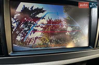 Хэтчбек Toyota Yaris 2015 в 
