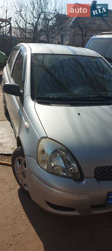 Хэтчбек Toyota Yaris 2004 в Магдалиновке