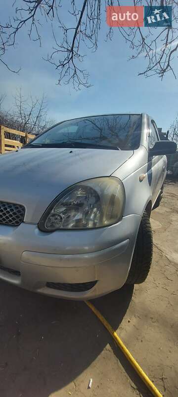 Хэтчбек Toyota Yaris 2004 в Магдалиновке