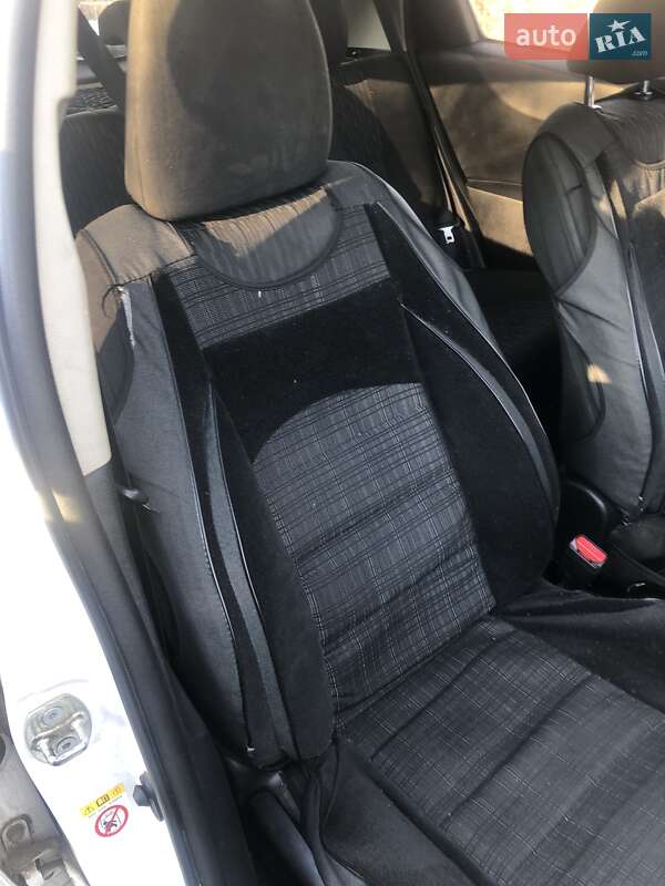 Хэтчбек Toyota Yaris 2014 в Киеве