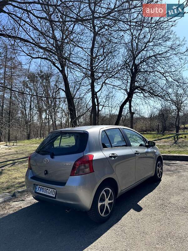 Хэтчбек Toyota Yaris 2007 в Львове