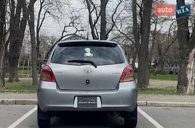 Хэтчбек Toyota Yaris 2007 в 