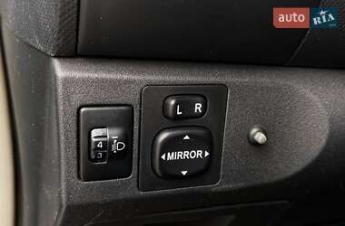 Хэтчбек Toyota Yaris 2007 в 