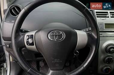 Хэтчбек Toyota Yaris 2007 в 
