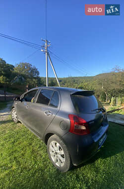 Хэтчбек Toyota Yaris 2008 в 