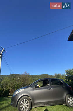 Хэтчбек Toyota Yaris 2008 в 