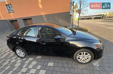 Седан Toyota Yaris 2015 в 
