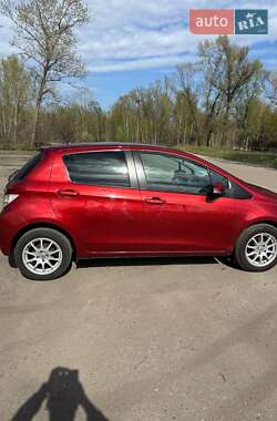 Хэтчбек Toyota Yaris 2011 в 