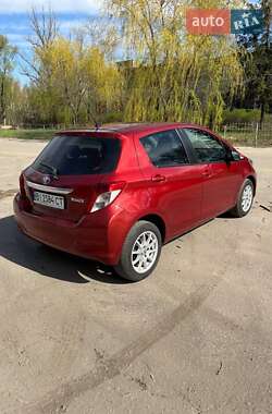 Хэтчбек Toyota Yaris 2011 в 