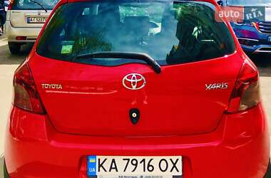 Хэтчбек Toyota Yaris 2006 в 