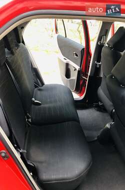 Хэтчбек Toyota Yaris 2006 в 