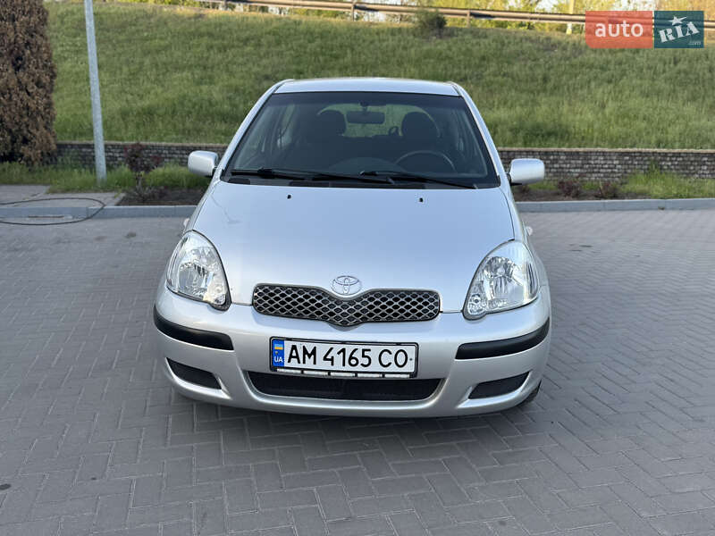 Хэтчбек Toyota Yaris 2005 в Каменском