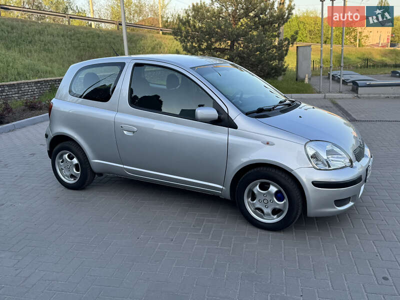 Хэтчбек Toyota Yaris 2005 в Каменском
