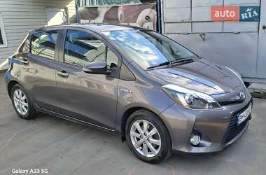 Хэтчбек Toyota Yaris 2013 в 