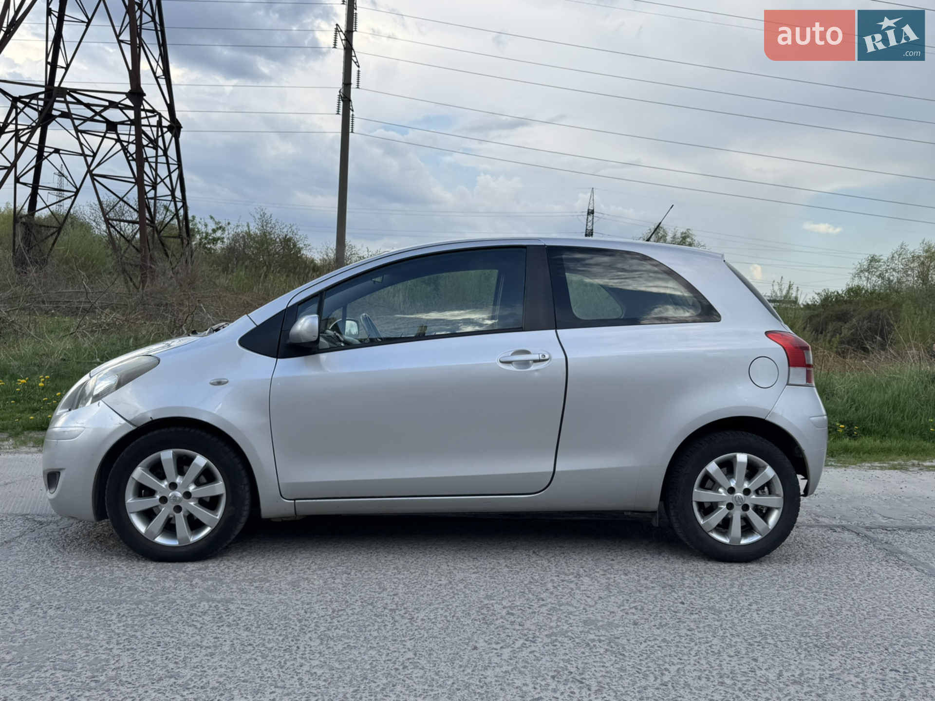2010 Toyota Yaris - мініатюра 2