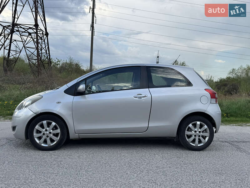 Хетчбек Toyota Yaris 2010 в Львові