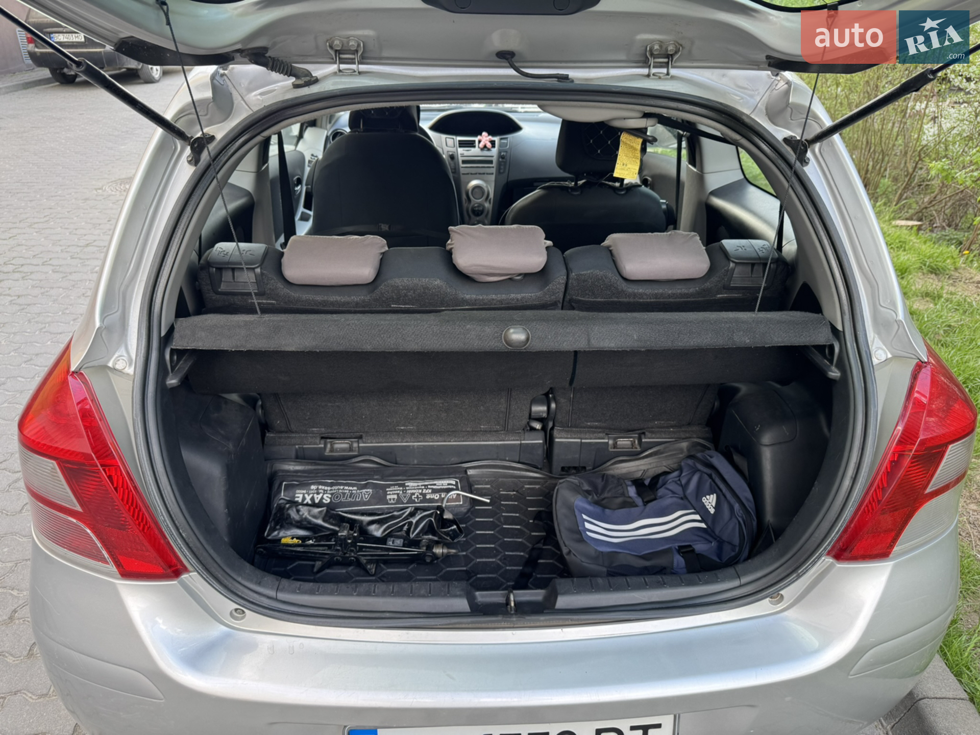 2010 Toyota Yaris - мініатюра 11