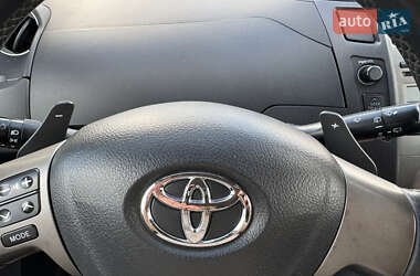 Хэтчбек Toyota Yaris 2010 в 