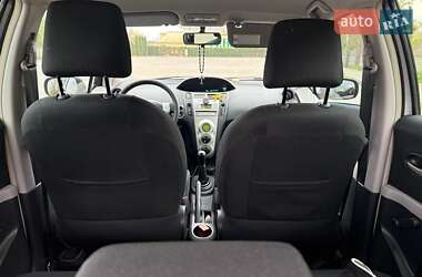 Хэтчбек Toyota Yaris 2006 в 