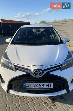 Хэтчбек Toyota Yaris 2014 в 