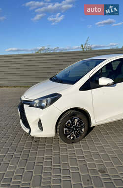 Хэтчбек Toyota Yaris 2014 в 