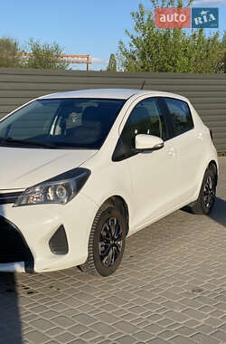 Хэтчбек Toyota Yaris 2014 в 
