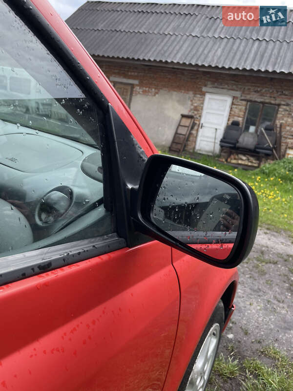 Хэтчбек Toyota Yaris 2000 в Львове