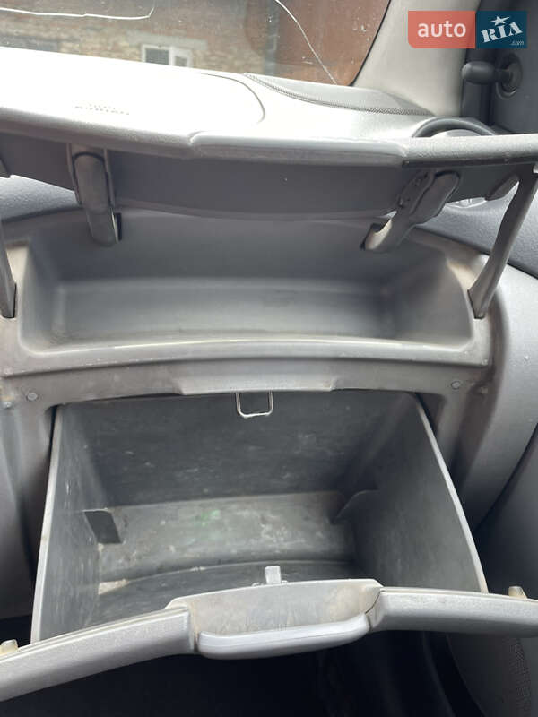 Хэтчбек Toyota Yaris 2000 в Львове
