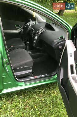 Хетчбек Toyota Yaris 2007 в 