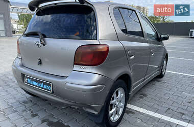 Хэтчбек Toyota Yaris 2003 в 