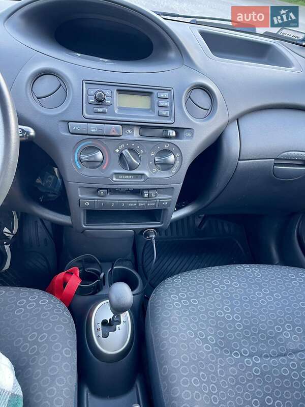 Хэтчбек Toyota Yaris 2004 в Львове