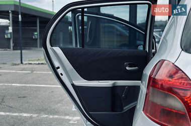 Хэтчбек Toyota Yaris 2008 в 