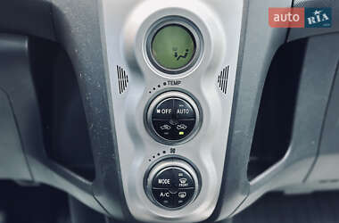 Хэтчбек Toyota Yaris 2008 в 