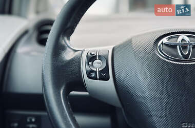 Хэтчбек Toyota Yaris 2008 в 