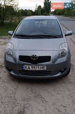 Хетчбек Toyota Yaris 2007 в 